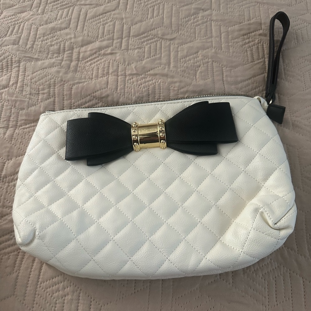 Elegant White Quilted Clutch with Black Bow